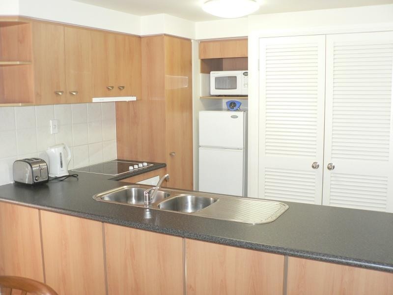 2018/2623 Gold Coast Highway, Broadbeach QLD 4218