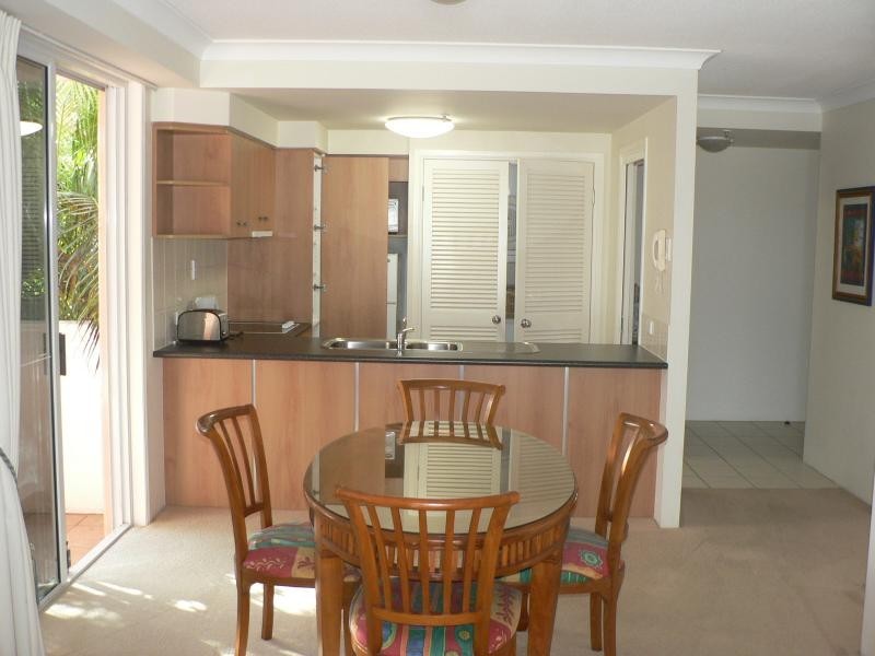 2018/2623 Gold Coast Highway, Broadbeach QLD 4218