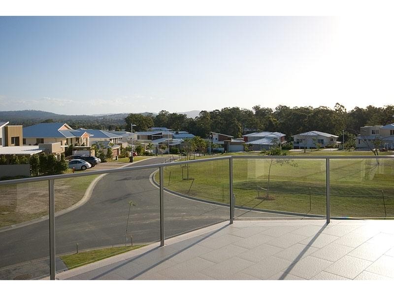 7025B Vista Drive, Benowa QLD 4217