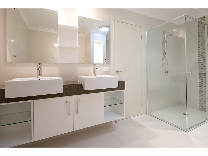 7025B Vista Drive, Benowa QLD 4217