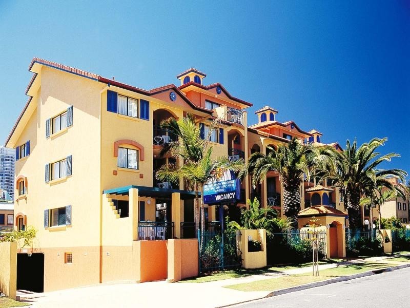 26/11 – 17 Phillip Avenue, Broadbeach QLD 4218