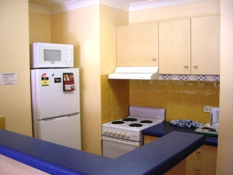 26/11 – 17 Phillip Avenue, Broadbeach QLD 4218