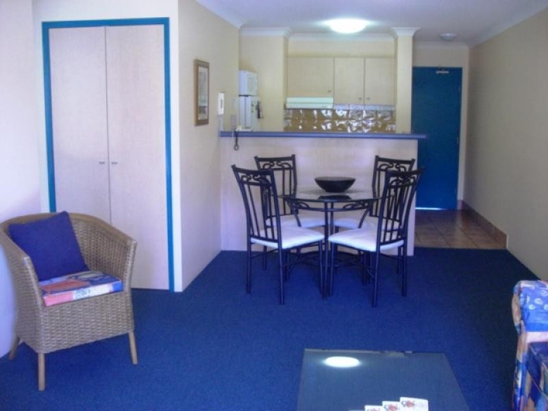 26/11 – 17 Phillip Avenue, Broadbeach QLD 4218