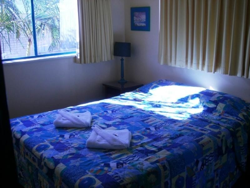 26/11 – 17 Phillip Avenue, Broadbeach QLD 4218