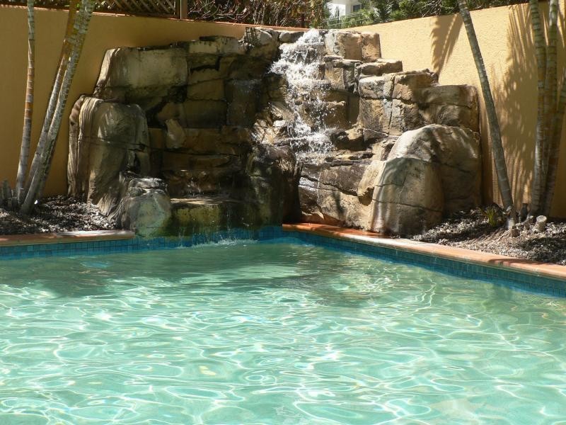 26/11 – 17 Phillip Avenue, Broadbeach QLD 4218