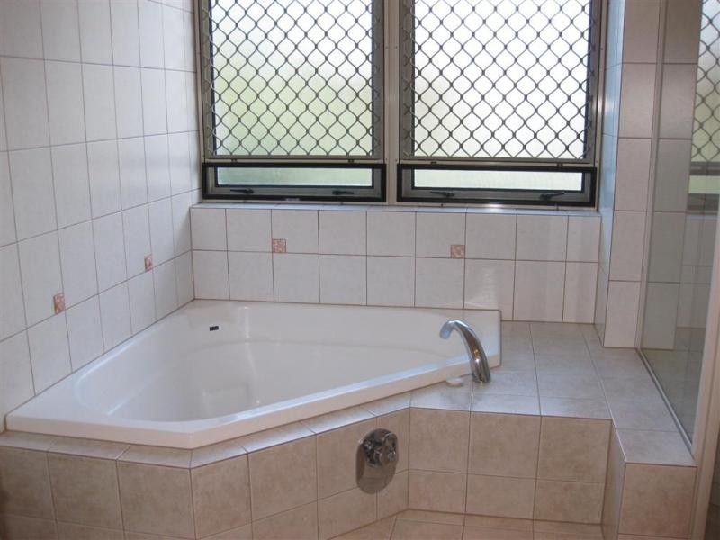 100 Old Burleigh Road, Broadbeach QLD 4218