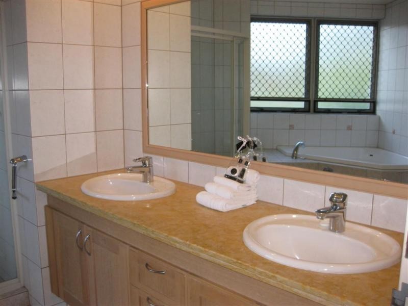 100 Old Burleigh Road, Broadbeach QLD 4218