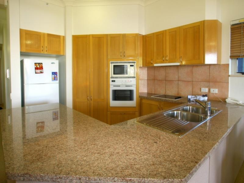 2/100 Old Burleigh Road, Broadbeach QLD 4218