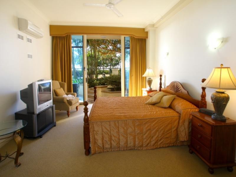 2/100 Old Burleigh Road, Broadbeach QLD 4218