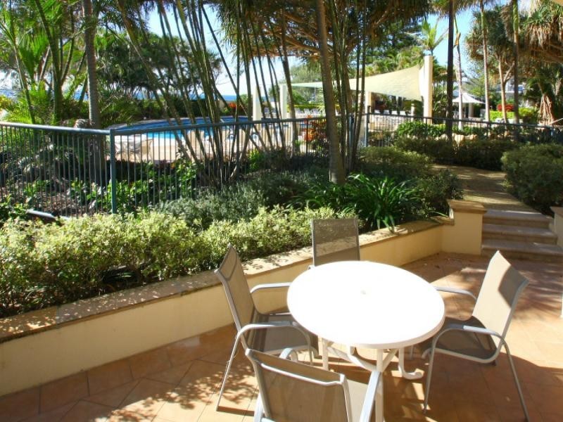 2/100 Old Burleigh Road, Broadbeach QLD 4218