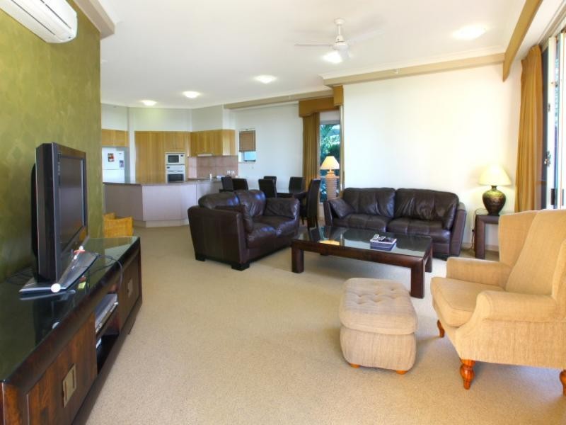 2/100 Old Burleigh Road, Broadbeach QLD 4218