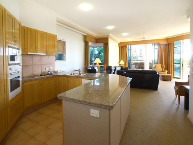 2/100 Old Burleigh Road, Broadbeach QLD 4218