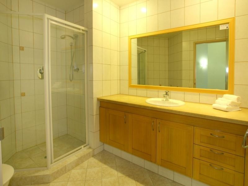 2/100 Old Burleigh Road, Broadbeach QLD 4218