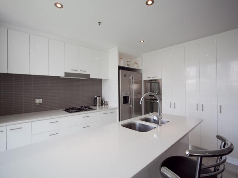 33 T E Peters Drive, Broadbeach QLD 4218