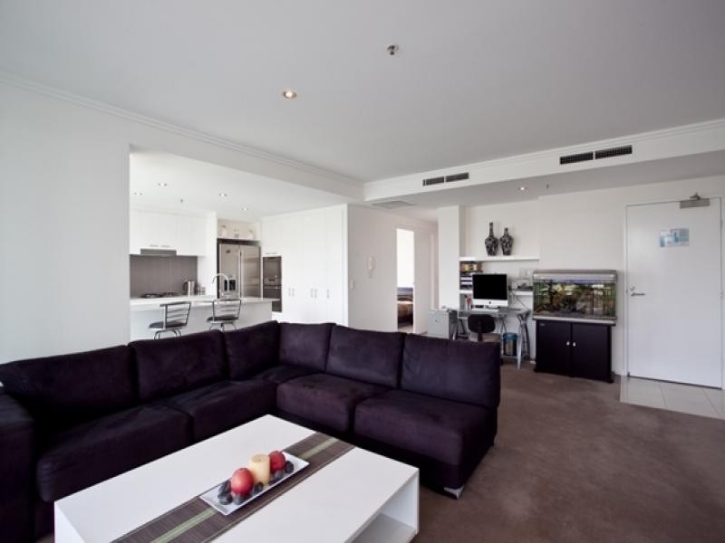 33 T E Peters Drive, Broadbeach QLD 4218