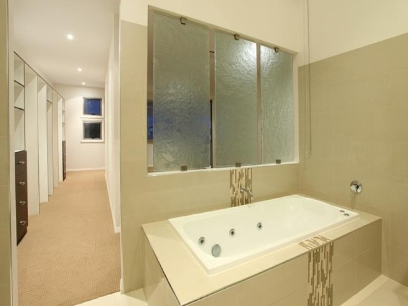 5022B Riverwood Grove, Benowa QLD 4217