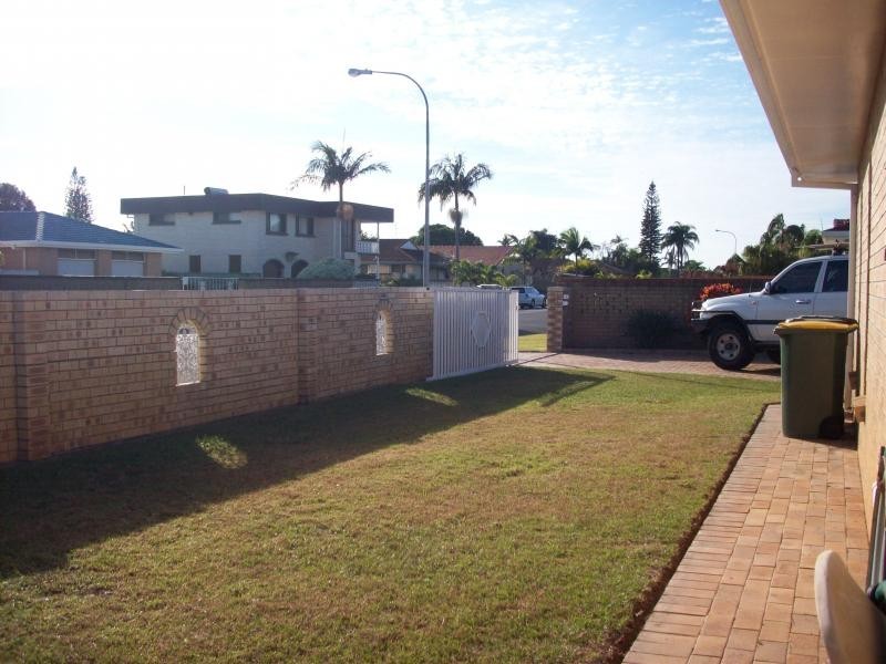 24 Arcadia Drive, Mermaid Waters QLD 4218