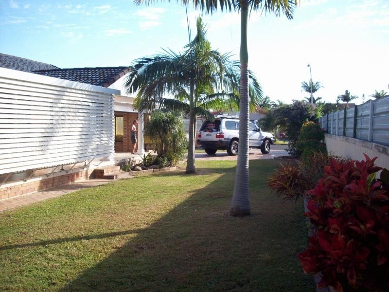 24 Arcadia Drive, Mermaid Waters QLD 4218