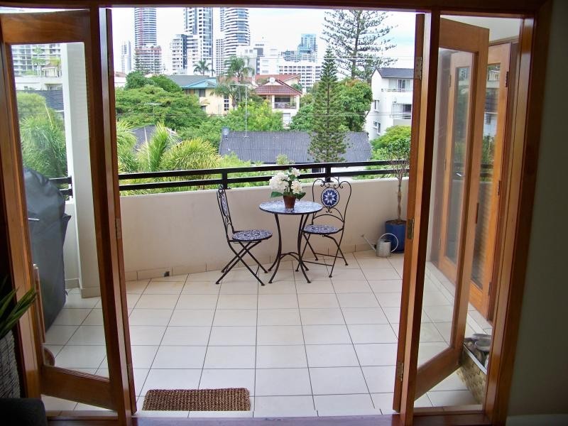 3/37 Britannia Avenue, Broadbeach QLD 4218