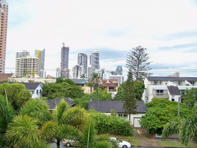 3/37 Britannia Avenue, Broadbeach QLD 4218