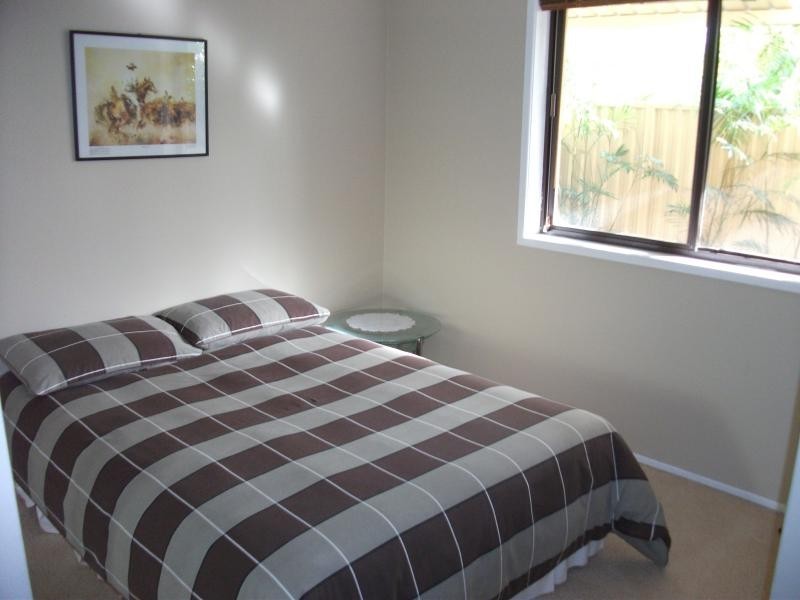 46 Fairsky Avenue, Mermaid Waters QLD 4218