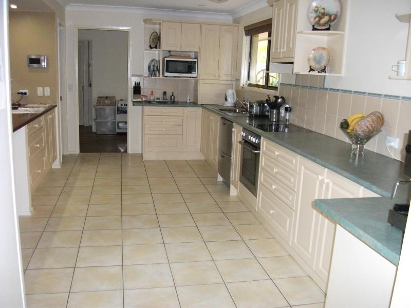 46 Fairsky Avenue, Mermaid Waters QLD 4218