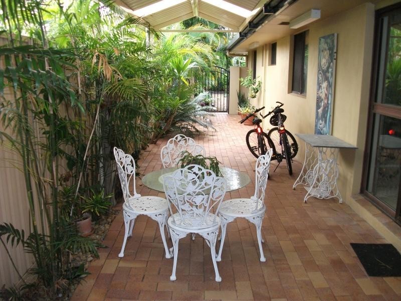 46 Fairsky Avenue, Mermaid Waters QLD 4218