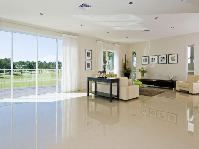 3021 The Boulevard, Benowa QLD 4217