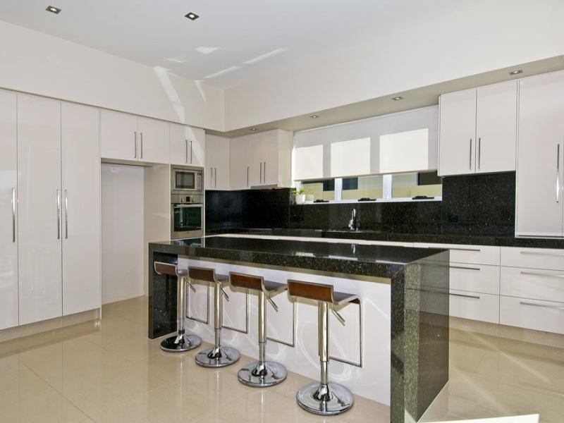 3021 The Boulevard, Benowa QLD 4217