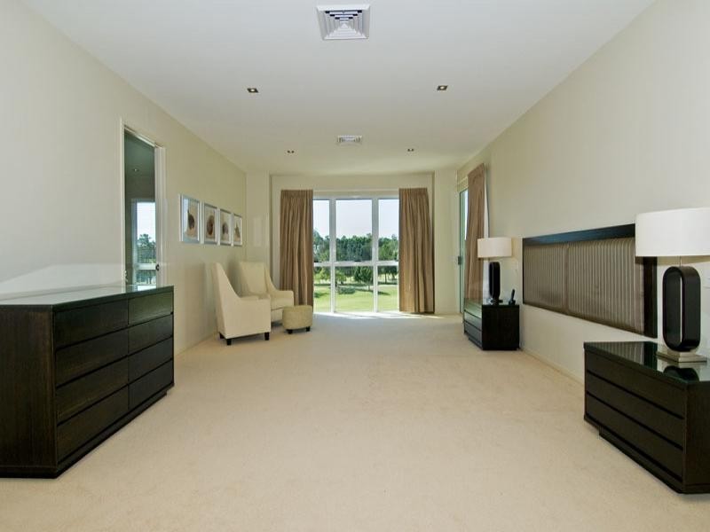 3021 The Boulevard, Benowa QLD 4217