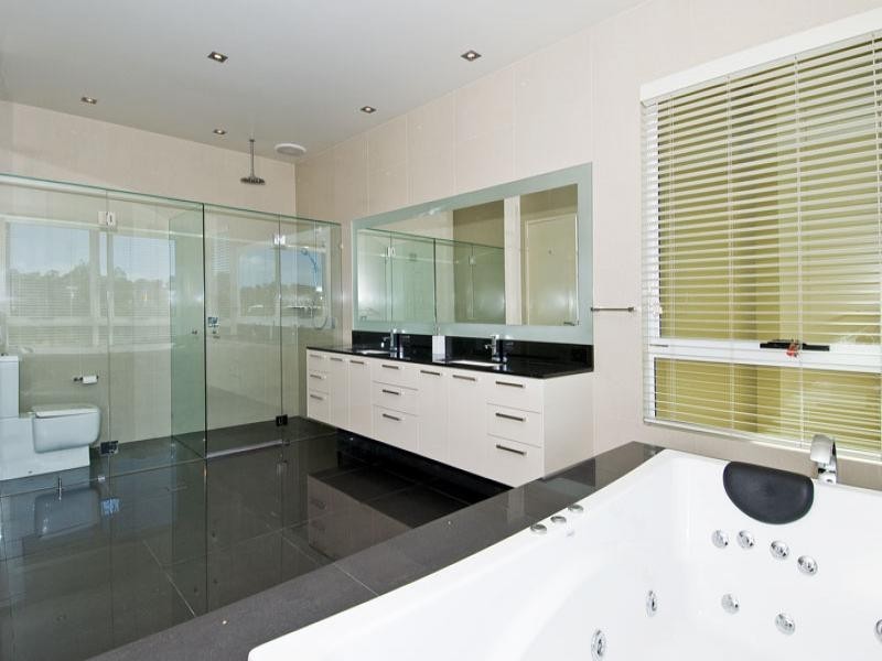 3021 The Boulevard, Benowa QLD 4217