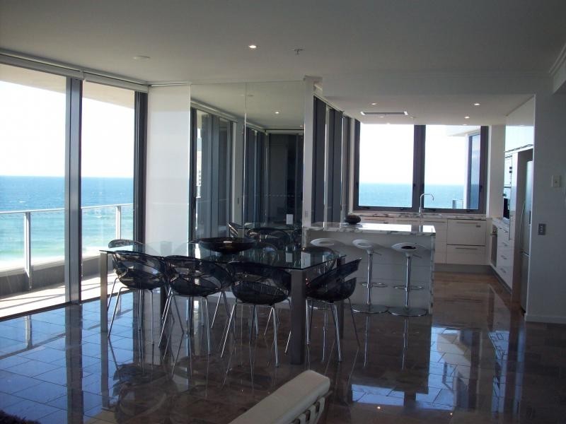 34/173 Old Burleigh Road, Broadbeach QLD 4218