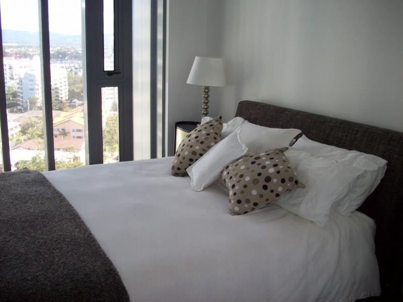 34/173 Old Burleigh Road, Broadbeach QLD 4218