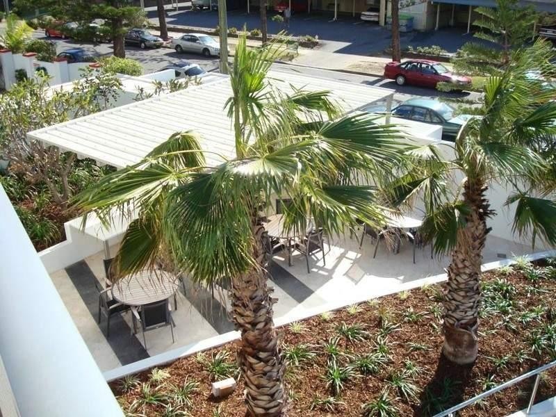 1/173 Old Burleigh Road, Broadbeach QLD 4218