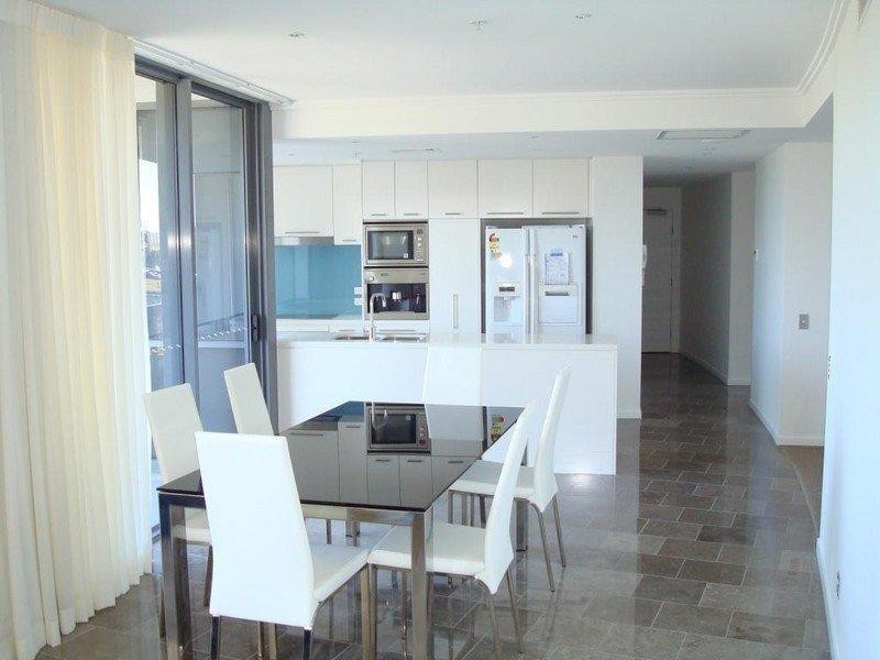 1/173 Old Burleigh Road, Broadbeach QLD 4218