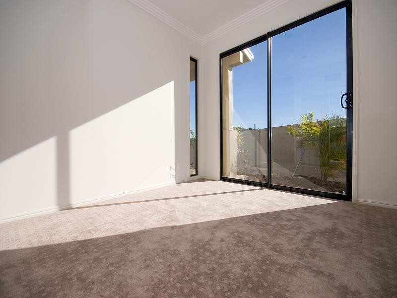 1/6009 The Boulevarde, Benowa QLD 4217