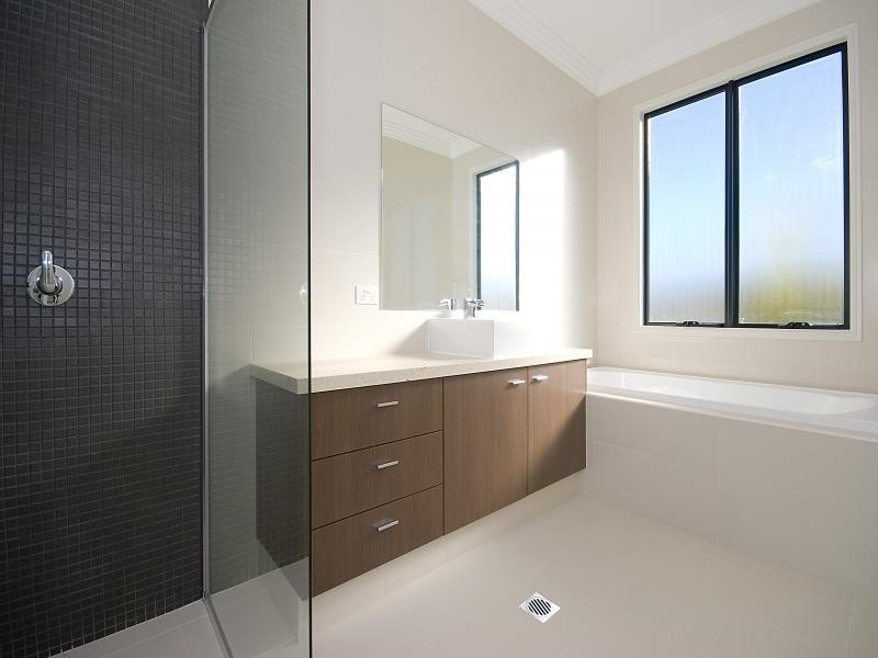 1/6009 The Boulevarde, Benowa QLD 4217