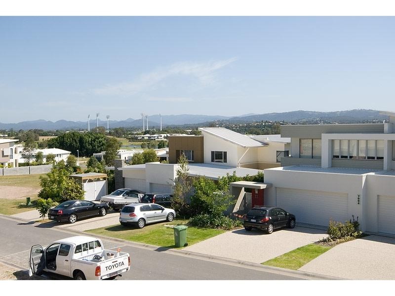 1/8003 Vista Drive, Benowa QLD 4217