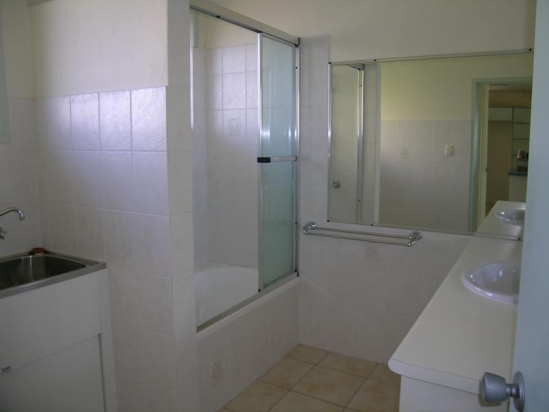 4 Alexandra Avenue, Broadbeach QLD 4218