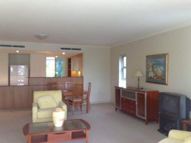 4112 Archer Hill, Benowa QLD 4217