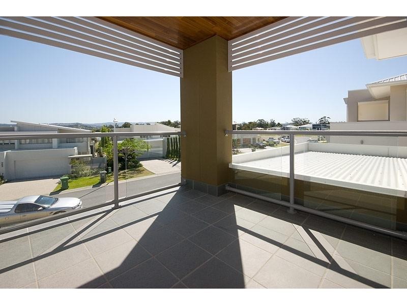 8003A Vista Drive, Benowa QLD 4217