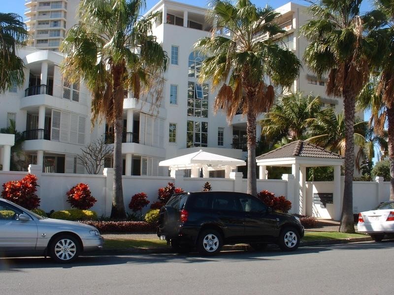 3/3 Federation Avenue, Broadbeach QLD 4218