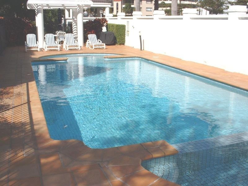 3/3 Federation Avenue, Broadbeach QLD 4218