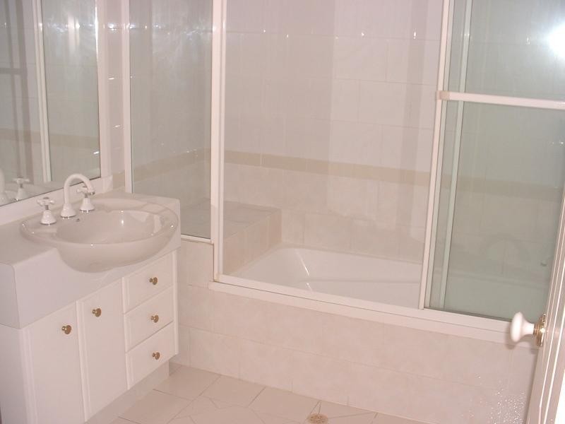 3/3 Federation Avenue, Broadbeach QLD 4218