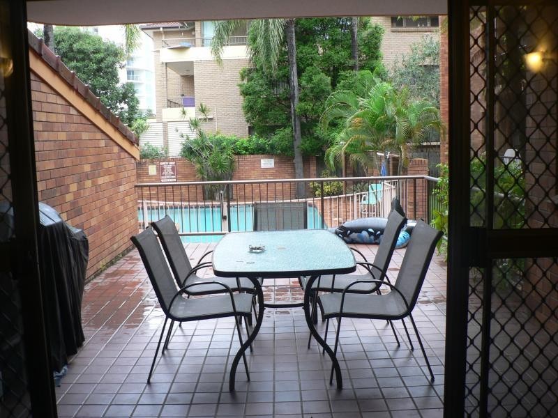 4/7 Federation avenue, Broadbeach QLD 4218