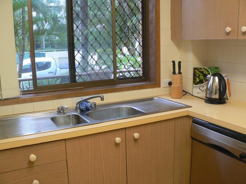 4/7 Federation avenue, Broadbeach QLD 4218