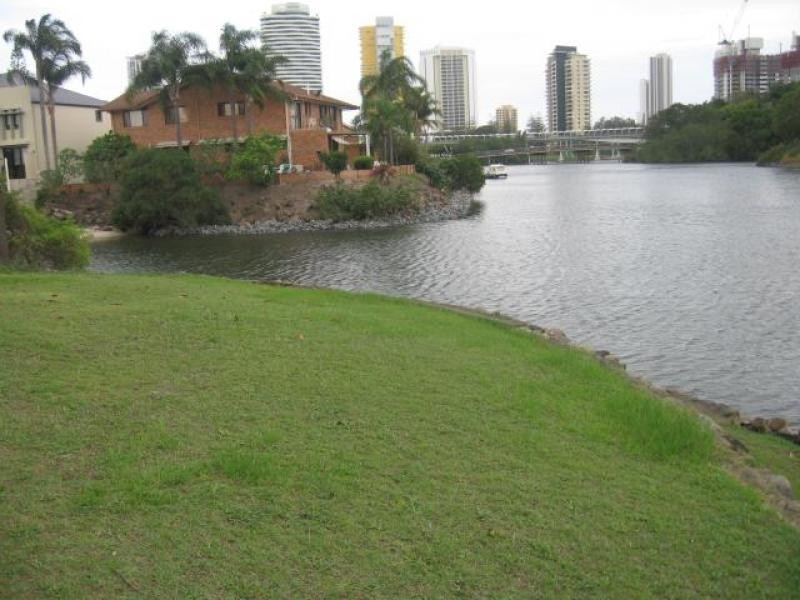 18 Havana Key, Broadbeach Waters QLD 4218