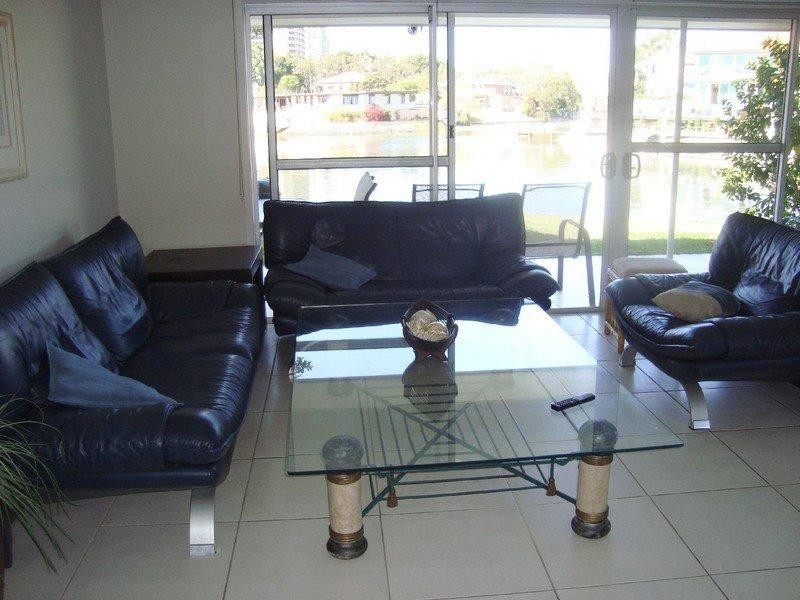 18 Havana Key, Broadbeach Waters QLD 4218