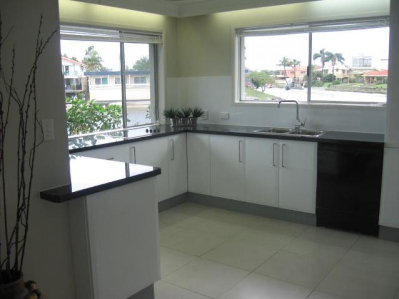 18 Havana Key, Broadbeach Waters QLD 4218