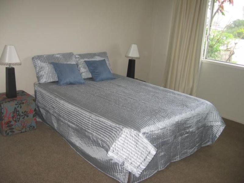 18 Havana Key, Broadbeach Waters QLD 4218